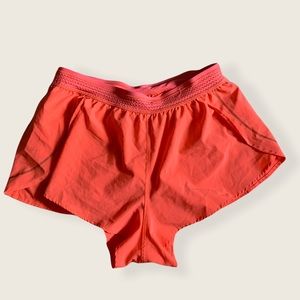 Lululemon Hottie Hot shorts coral size 6